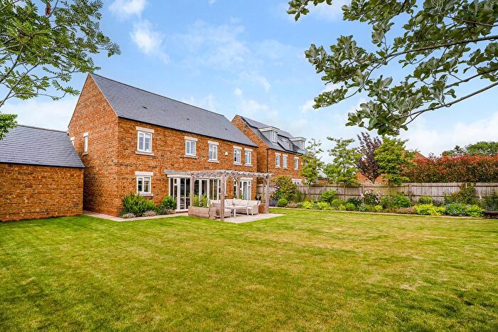 5 Bedroom Detached House For Sale In Wallin Road, Adderbury, Banbury, OX17