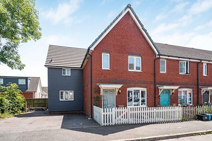 3 Bedroom End Of Terrace House For Sale In Elizabethan Way, Teignmouth, TQ14