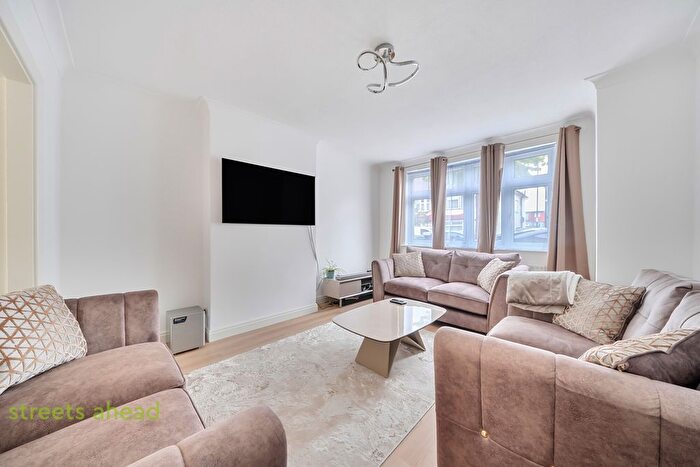 3 Bedroom Terraced House For Sale In Cherry Hill Gardens, Croydon, CR0