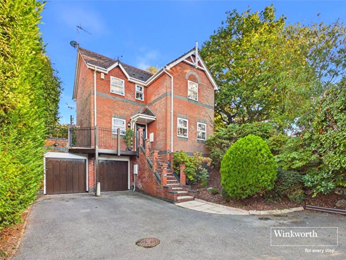 4 Bedroom Detached House For Sale In The Sadlers, Tilehurst, Reading, Berkshire, RG31