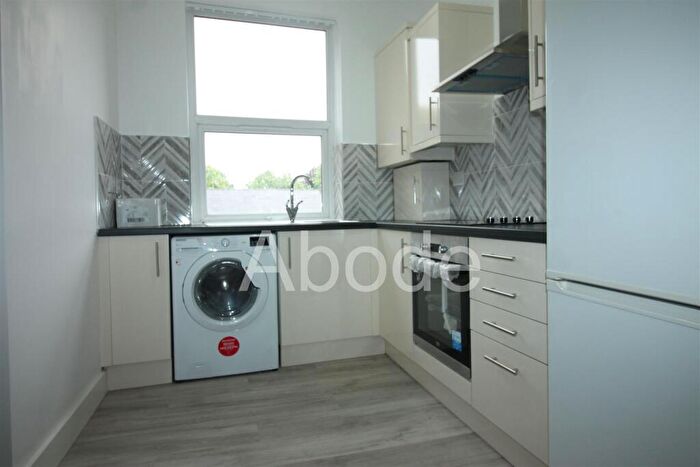 2 Bedroom Flat To Rent In The Crescent, Hyde Park Corner, Hyde Park, LS6