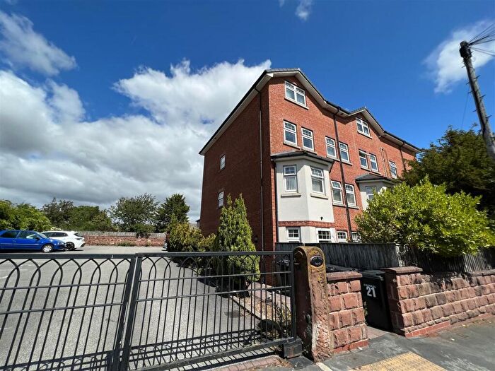 2 Bedroom Apartment For Sale In Pye Road, Heswall, Wirral, CH60