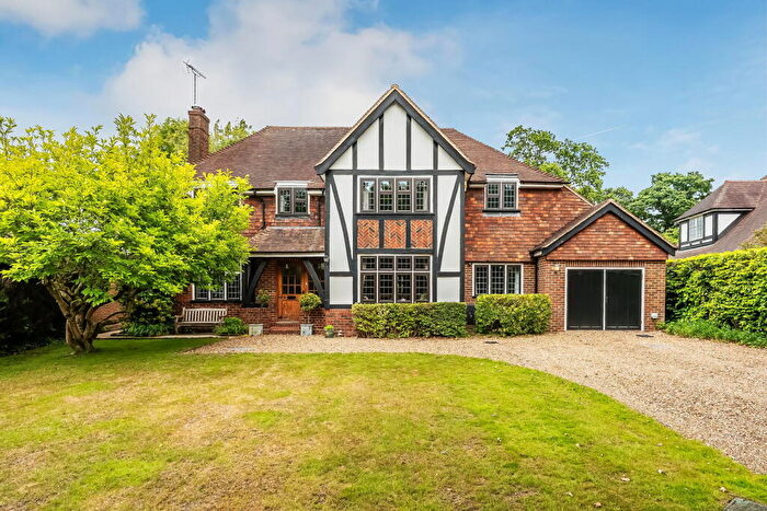 5 Bedroom Detached House For Sale In Ganghill, Burpham, GU1