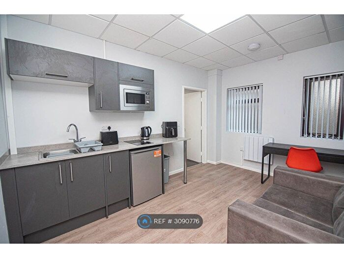 1 Bedroom Flat To Rent In Stile Common Road, Huddersfield, HD4