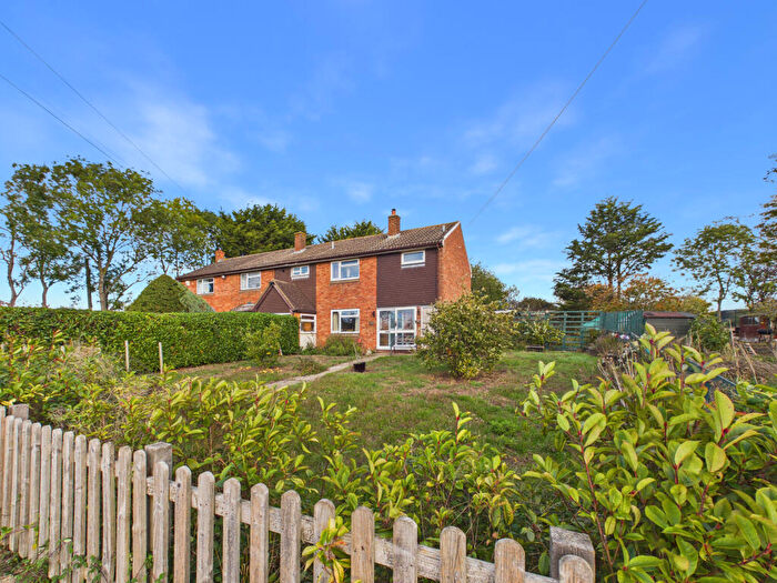 3 Bedroom Semi-Detached House For Sale In Hartwell View, Aylesbury, HP19