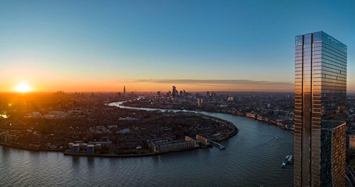 Studio For Sale In Landmark Pinnacle, Marsh Wall, London, E14