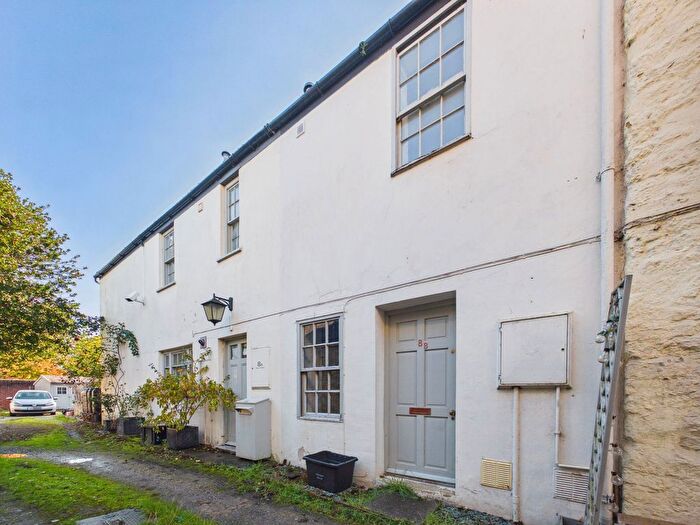 1 Bedroom Terraced House For Sale In High Street, Calne, SN11