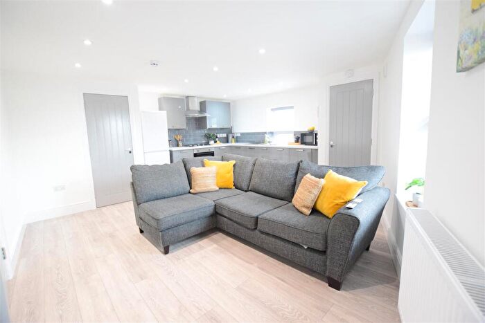 4 Bedroom Apartment To Rent In / - High Street - En Suite House, LN5