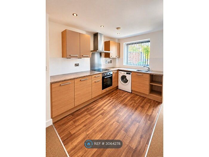 1 Bedroom Flat To Rent In Waterloo Mills, Huddersfield, HD5