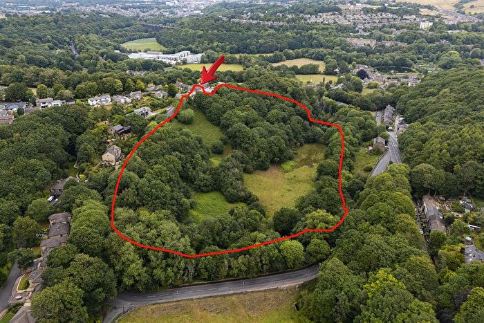 4 Bedroom Property For Sale In Butternab Farm, Butternab Road, Beaumont Park, Huddersfield, HD4