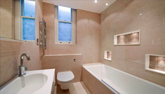 2 Bedroom Flat To Rent In Chiltern Street, London, W1U