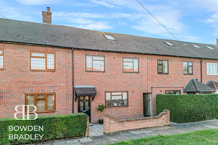 3 Bedroom Terraced House For Sale In Elmbridge Road, Hainault, IG6