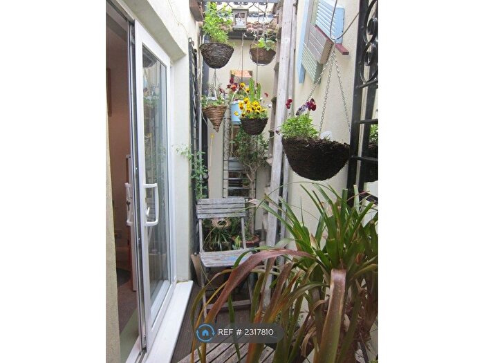 2 Bedroom Semi-Detached House To Rent In Fairland Road, Stratford, E15