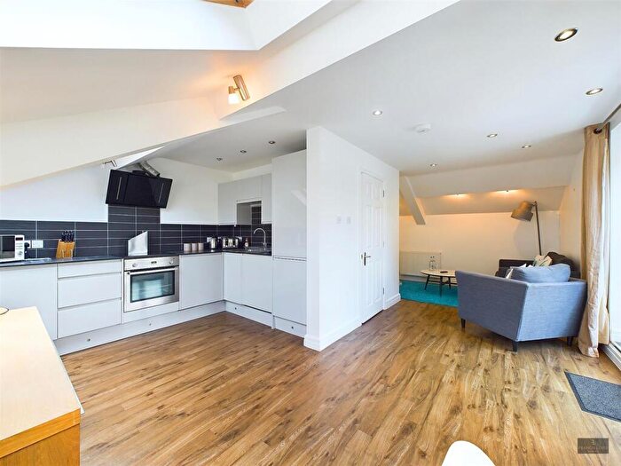 2 Bedroom Flat To Rent In West Street, Exeter, EX1