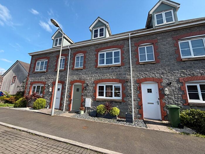 3 Bedroom Town House For Sale In Heol Gruffydd, Pontypridd, Mid Glamorgan, CF37