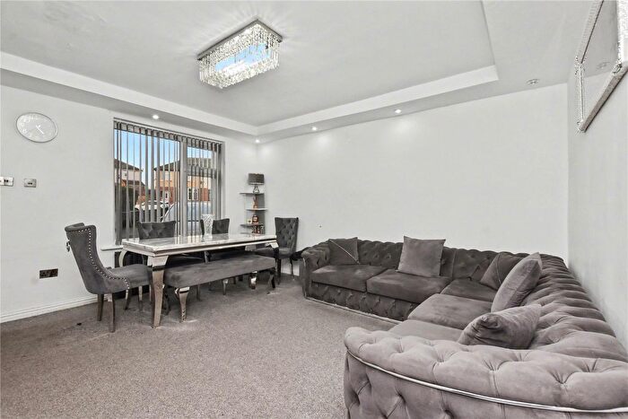 3 Bedroom Semi-Detached House For Sale In Priesthorpe Avenue, Stanningley, Pudsey, LS28