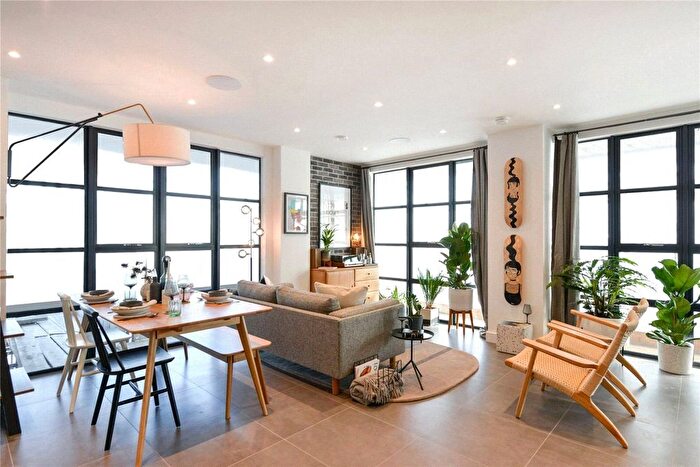 2 Bedroom Flat For Sale In Bagel Factory, London, E9