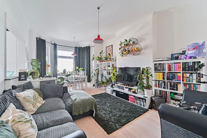1 Bedroom Flat To Rent In St Helen's Road, Norbury, London, SW16