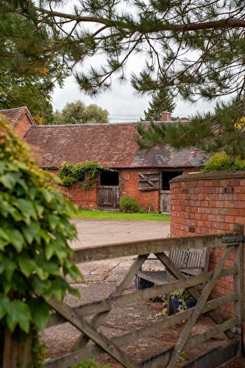 5 Bedroom Detached House For Sale In Stareton, The Courtyard, CV8