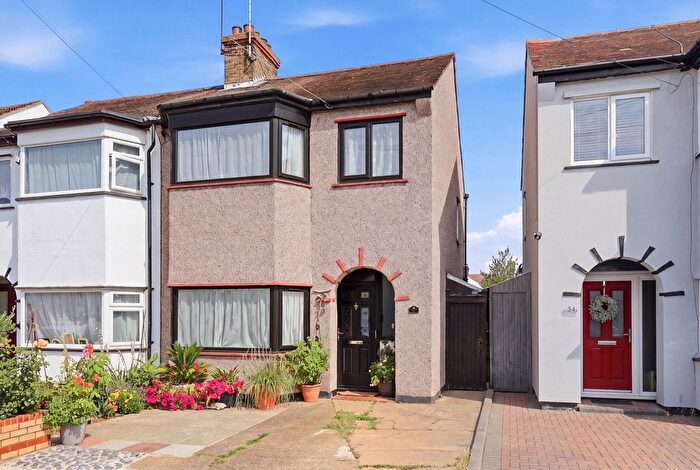 3 Bedroom Semi-Detached House For Sale In Wentworth Road, Southend-On-Sea, SS2