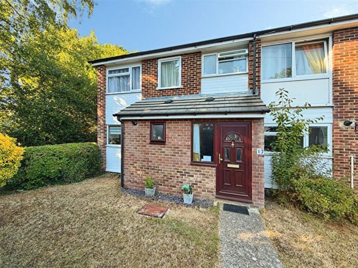 3 Bedroom End Of Terrace House For Sale In Gunnis Close, Gillingham, ME8