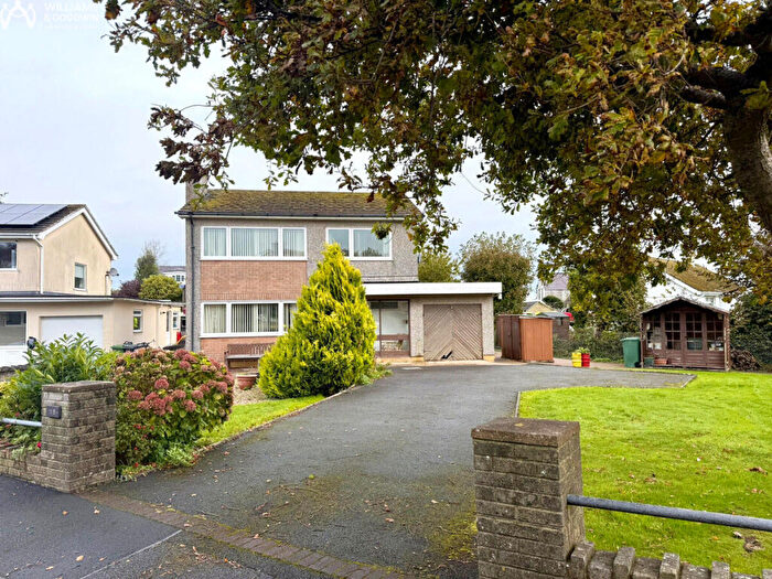 3 Bedroom Detached House For Sale In The Links, Amlwch, Anglesey, LL68