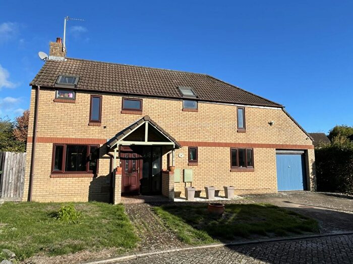 4 Bedroom Detached House For Sale In Abraham Close, Willen Park, Milton Keynes, MK15