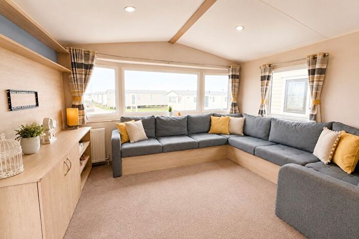 3 Bedroom Mobile/park Home For Sale In Harts Holiday Park, Leysdown Rd Leysdown-On-Sea, ME12