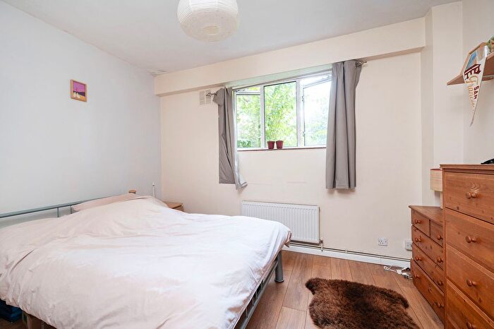 3 Bedroom Flat To Rent In Ansell House, Whitechapel, London, E1