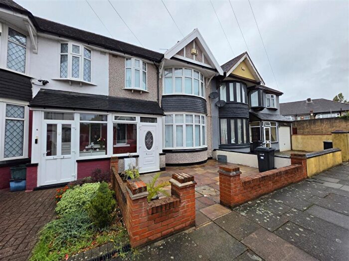 3 Bedroom Terraced House For Sale In Malvern Drive, Ilford, IG3