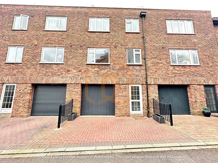 3 Bedroom Town House For Sale In West Drive, Edgbaston, B5