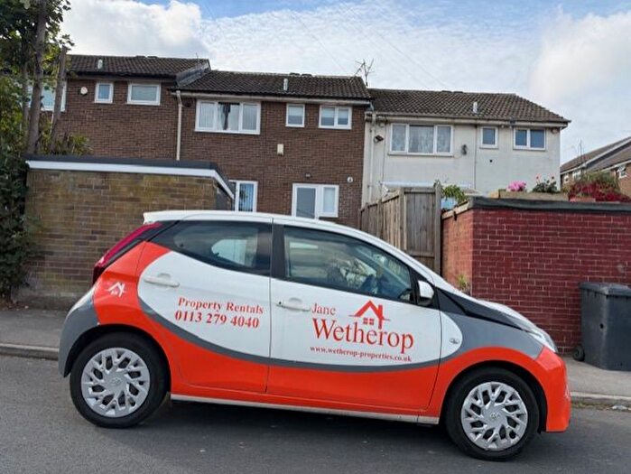 3 Bedroom Town House To Rent In Snowden Close, Bramley, Leeds, LS13