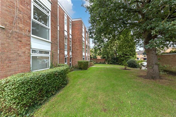 2 Bedroom Apartment For Sale In Elderberry Close, Luton, Bedfordshire, LU2