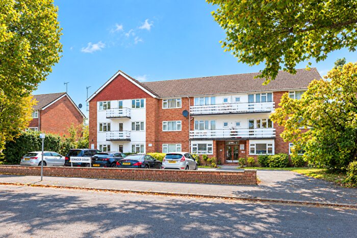 2 Bedroom Flat To Rent In Lovelace Gardens, Surbiton, KT6
