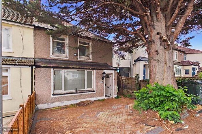 3 Bedroom Semi-Detached House For Sale In Beech Road, Dartford, Kent, DA1
