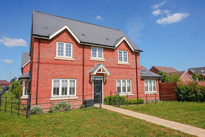 3 Bedroom Detached House For Sale In Triggs Mead, Benson, OX10