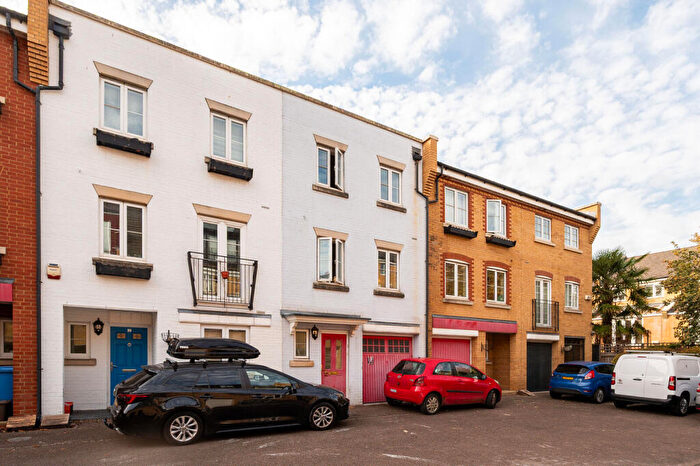 4 Bedroom Flat To Rent In Edgar Wallace Close, Peckham, London, SE15