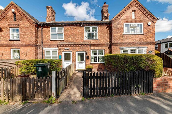 2 Bedroom Cottage For Sale In High Street, North Thoresby, DN36