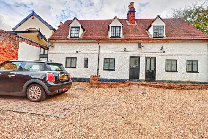 4 Bedroom Semi-Detached House To Rent In High Street, Iver, Buckinghamshire, SL0