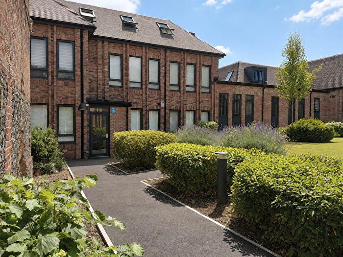 1 Bedroom Flat For Sale In Manor Gardens, New Ash Green, DA3