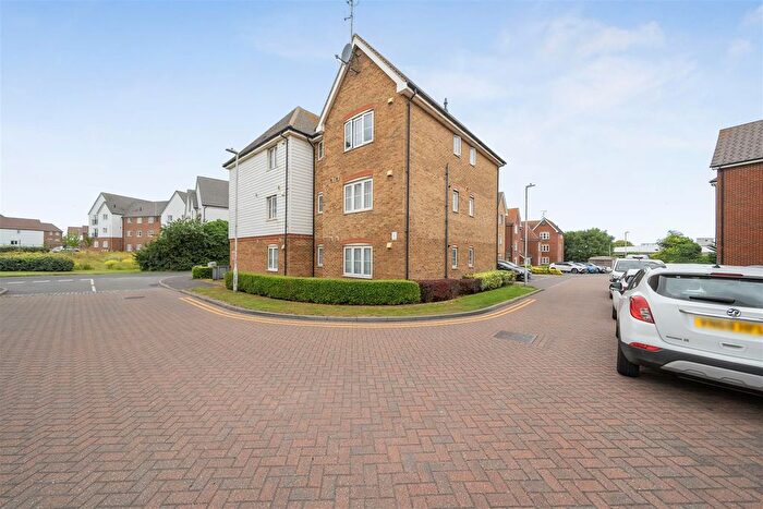 2 Bedroom Flat For Sale In Wherry Close, Margate, CT9