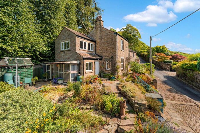 3 Bedroom Semi-Detached House For Sale In Beeston Brow Bollington, SK10