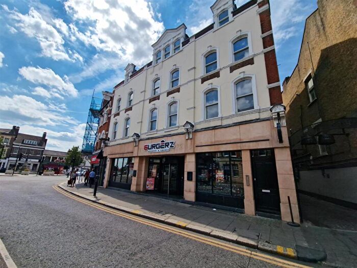 2 Bedroom Flat To Rent In Silver Street, Enfield Town, EN1