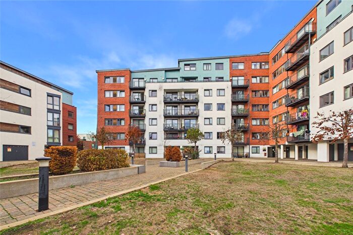 2 Bedroom Flat For Sale In Camberley, Surrey, GU15