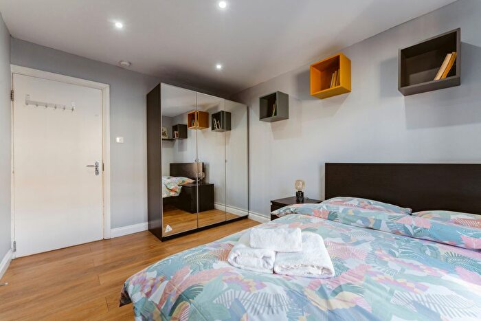 2 Bedroom Flat To Rent In London, E8