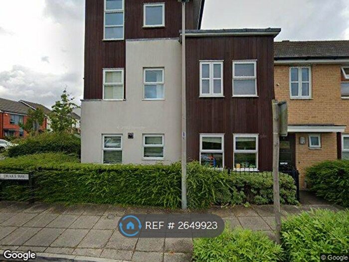 3 Bedroom Semi-Detached House To Rent In Drake Way, Reading, RG2