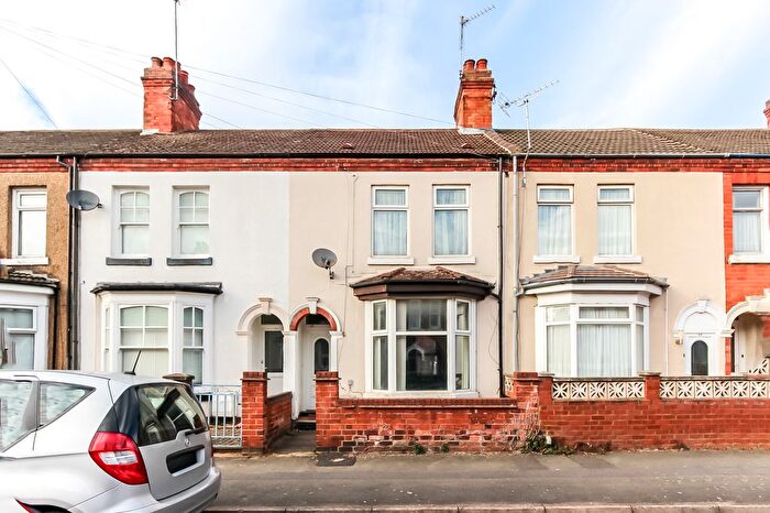 3 Bedroom Terraced House For Sale In Lister Road, Wellingborough, NN8