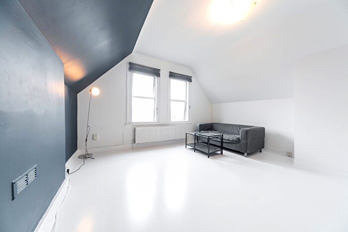 2 Bedroom Flat To Rent In Gondar Gardens, London, NW6