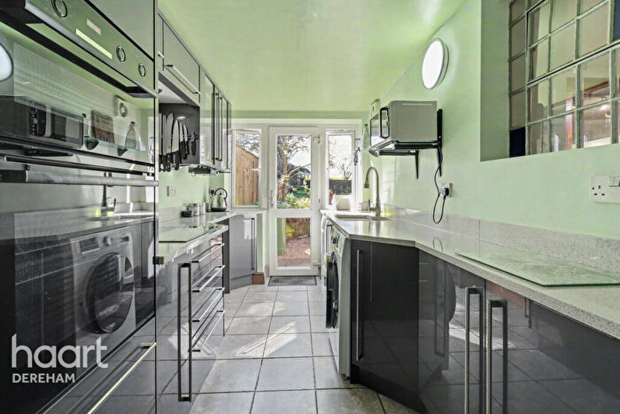 3 Bedroom Semi-Detached House For Sale In Bintree Road, Billingford, NR20
