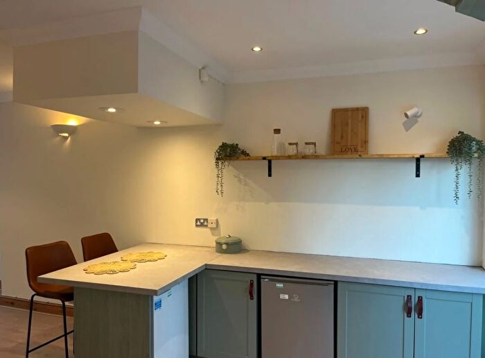 4 Bedroom Semi-Detached House To Rent In Balmoral Drive, Hayes, UB4
